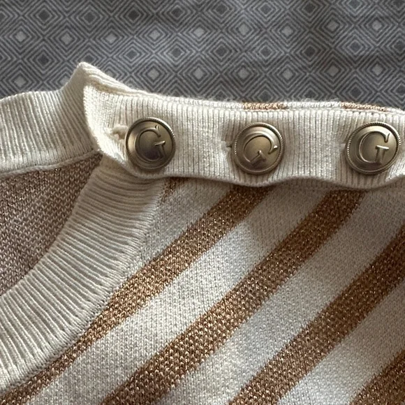 Guess Cream and Gold Patterned Sweater - Picture 4 of 5
